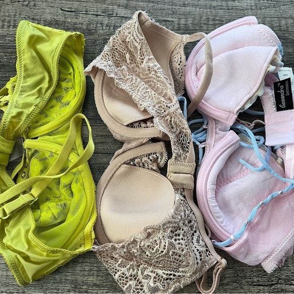 Victoria’s Secret Bras Size 34B - Picture 5 of 6